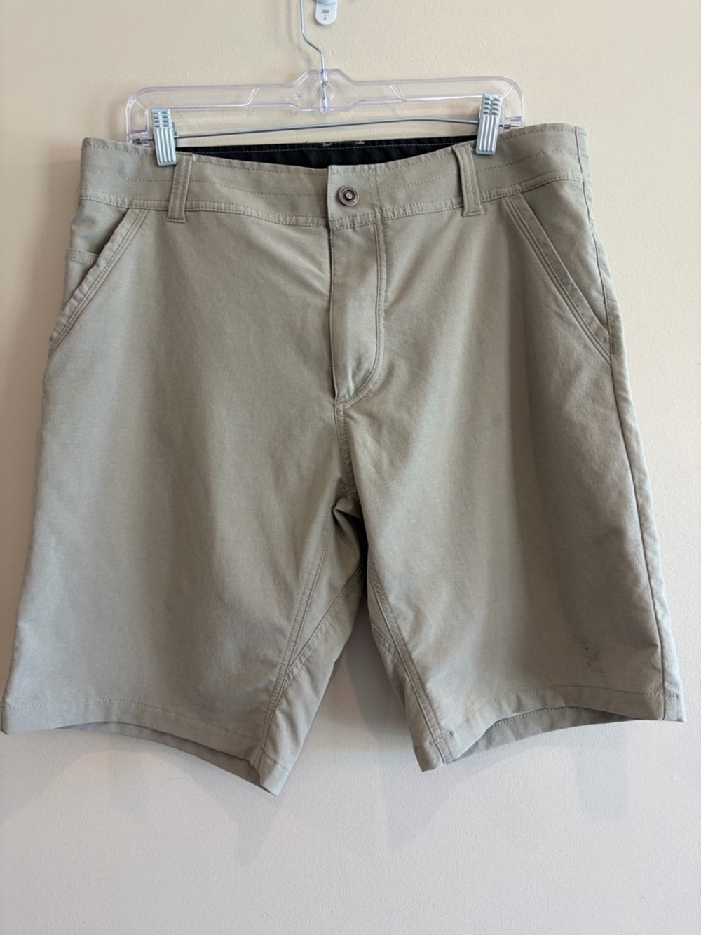 KUHL SHIFT AMPHIBIA SHORTS IN SIZE 32”. Amazing brand. UPF 50+ and Quick Dry.
